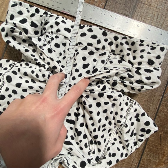 Goodnight Macaroon Shorts with Crochet Detailing Size Large - Picture 3 of 8